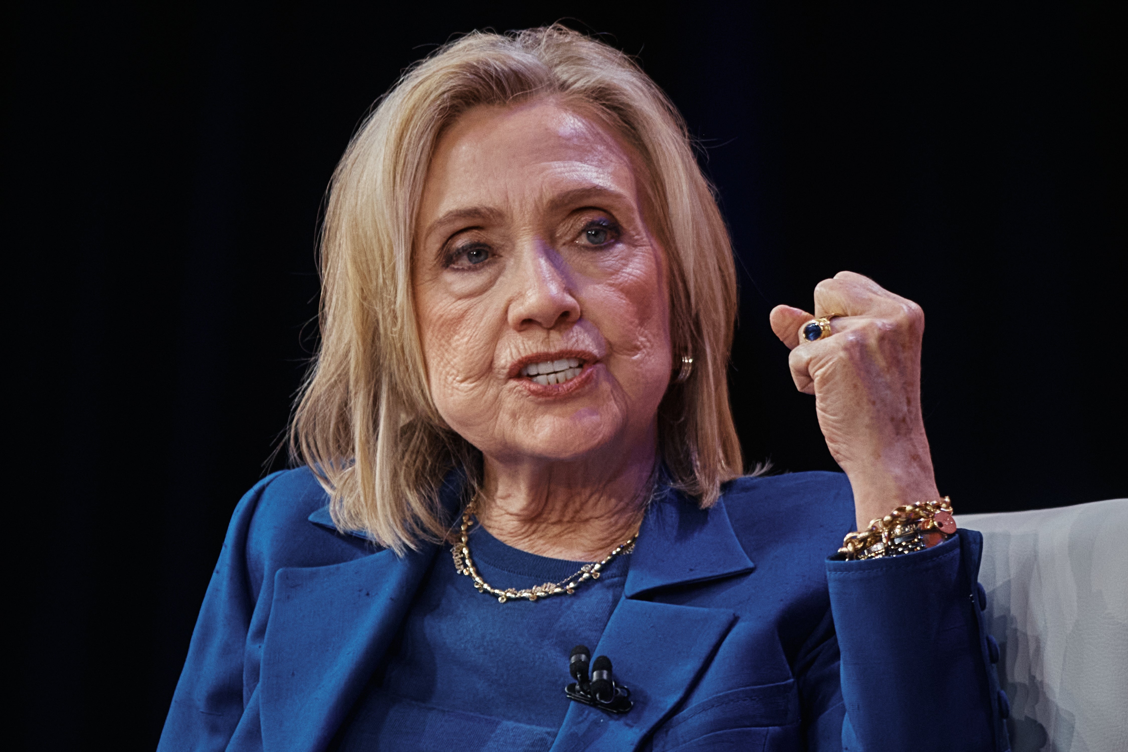 Hillary Clinton dice desconocer delitos de Epstein y no recuerda haberlo conocido