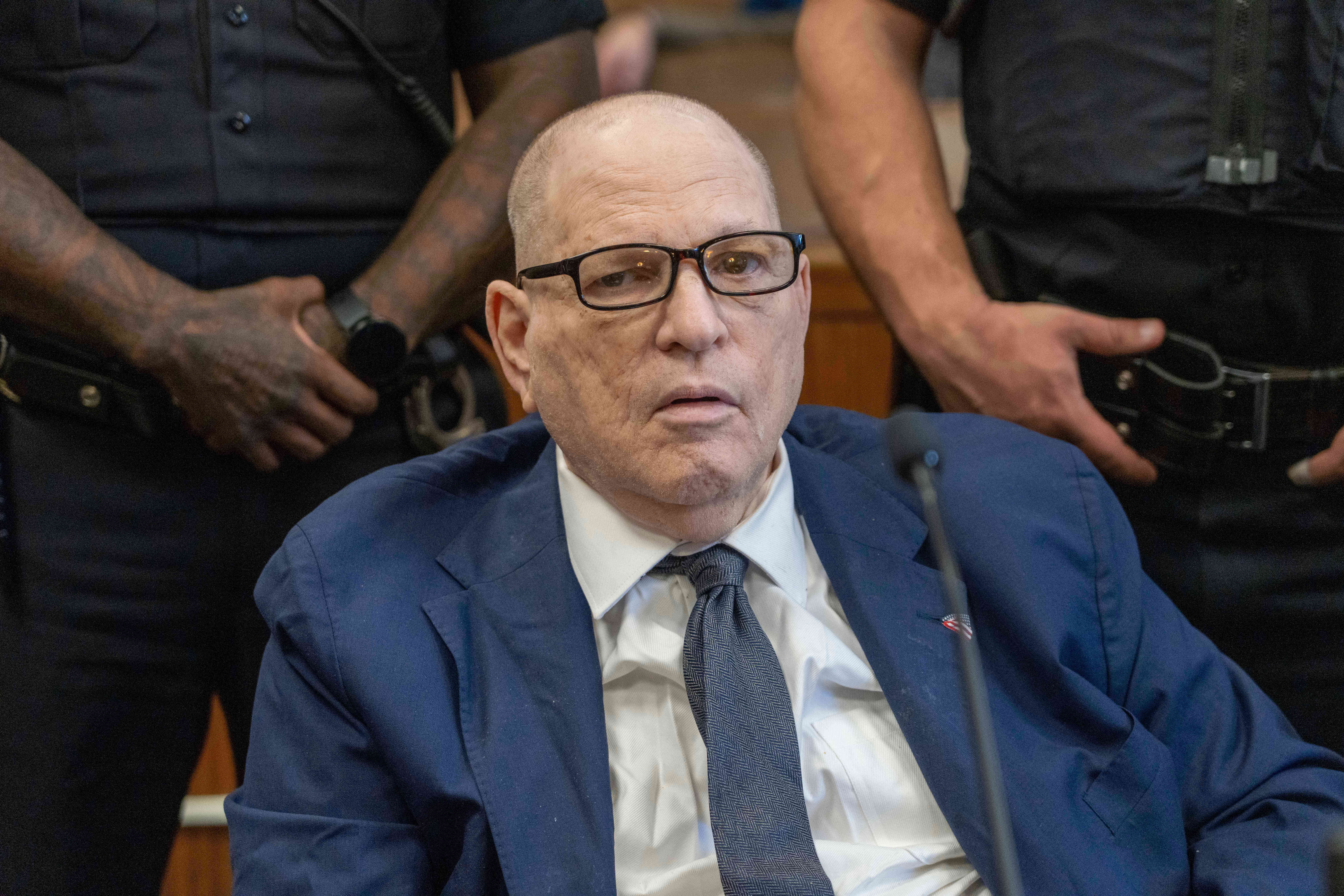 Harvey Weinstein contrata a abogados de Luigi Mangione y Sean "Diddy" Combs ante 3er juicio en NY