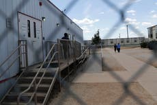 Niños habrían sufrido múltiples problemas de salud en sede de ICE, según reporte