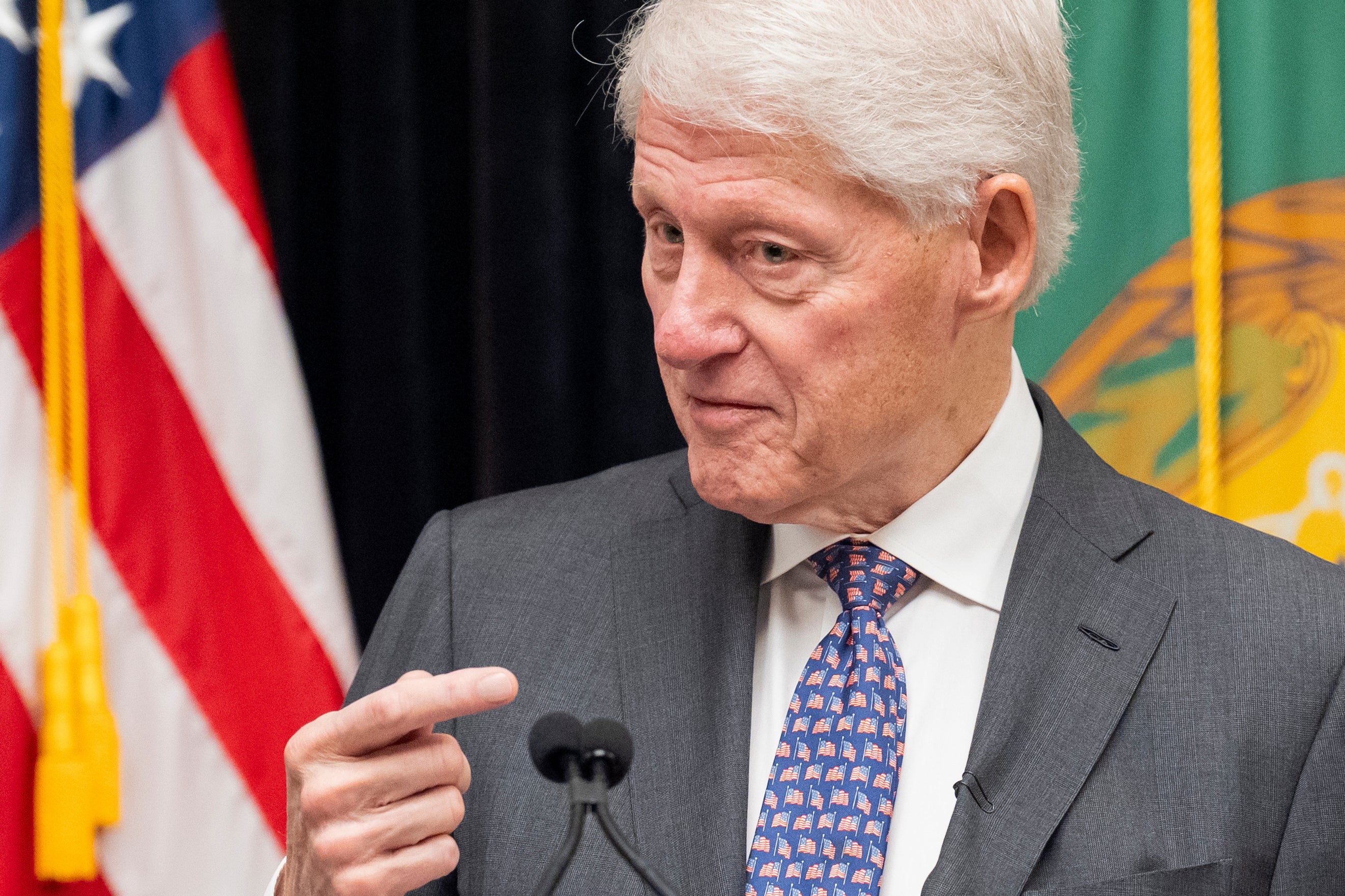 Bill Clinton dice que "no hizo nada malo" con Epstein ante interrogatorio sobre su relación