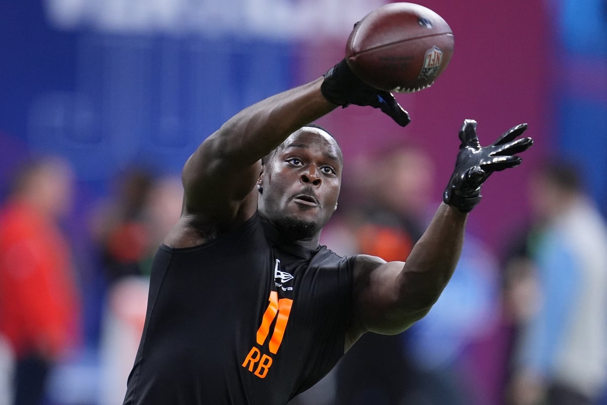 ノートルダム大聖堂とペンストリート：NFLコンバインでランニングバックコンビが現場に復帰