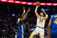 Luka Doncic anota 26 puntos, LeBron James suma 22 y Lakers arrollan a Warriors 129-101