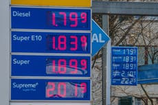 Suben los precios del petróleo por interrupciones en el estrecho de Ormuz