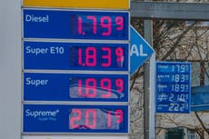 El precio promedio del galón de gasolina sube 11 centavos a $3,11 dólares en EEUU