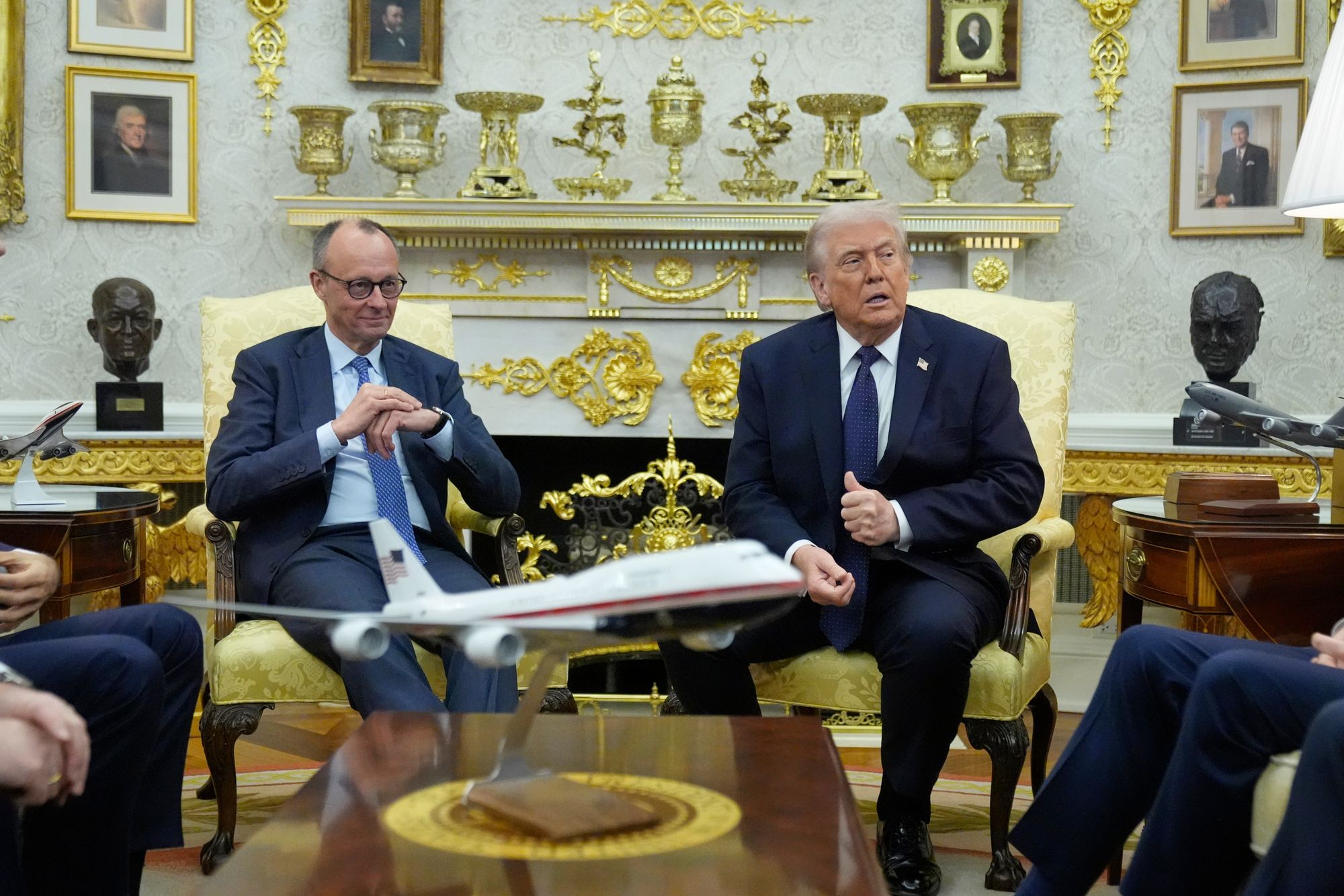 Donald Trump se reúne con el canciller alemán Friedrich Merz en el Despacho Oval de la Casa Blanca