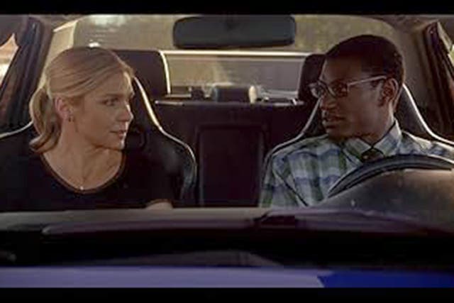 <p>John Christian Love (derecha) interpretó a Ernesto en ‘Better Call Saul’</p>