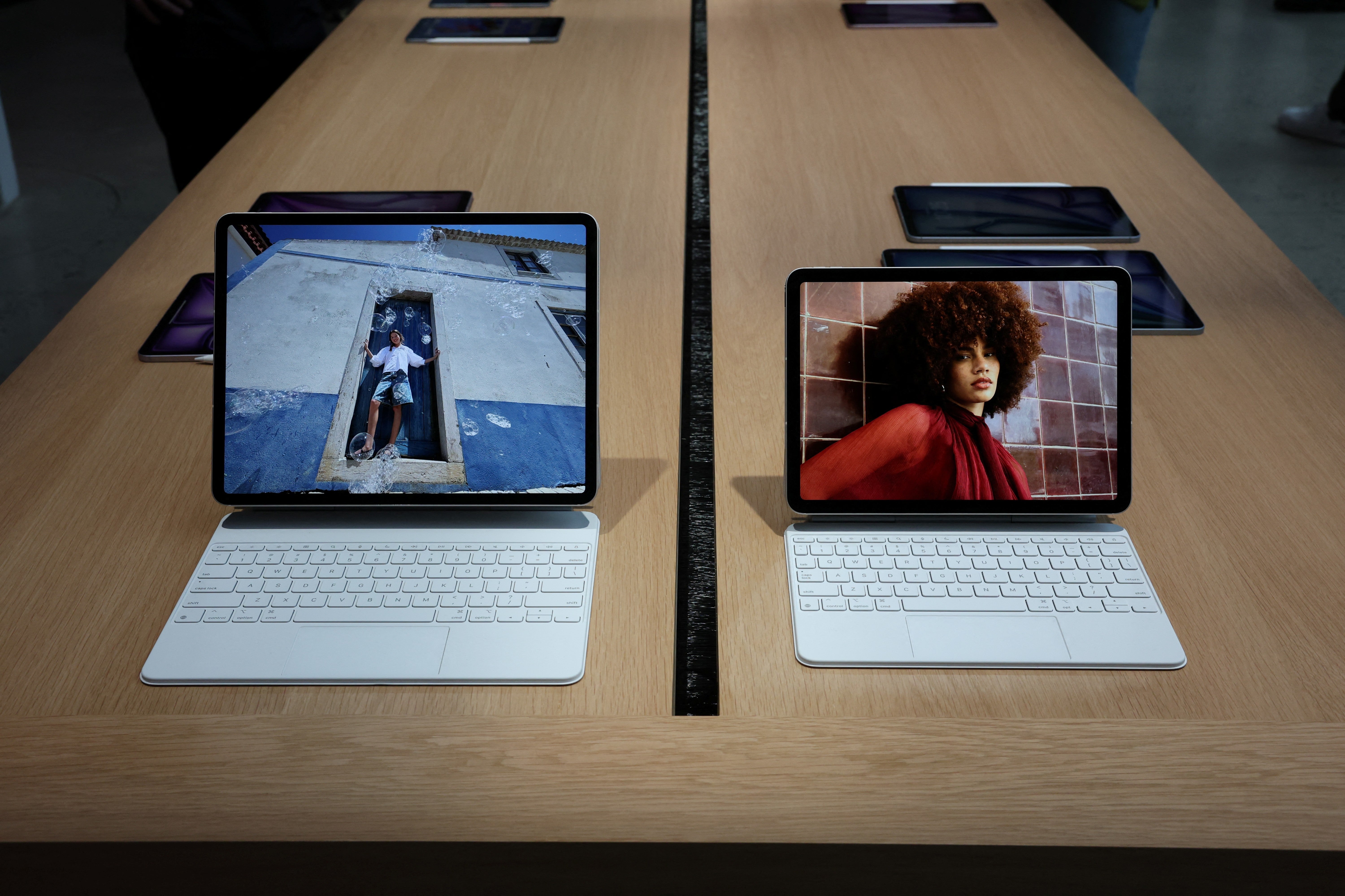 El nuevo iPad Air se exhibe durante el evento de lanzamiento “Special Apple Experience” en la Apple Store de Manhattan
