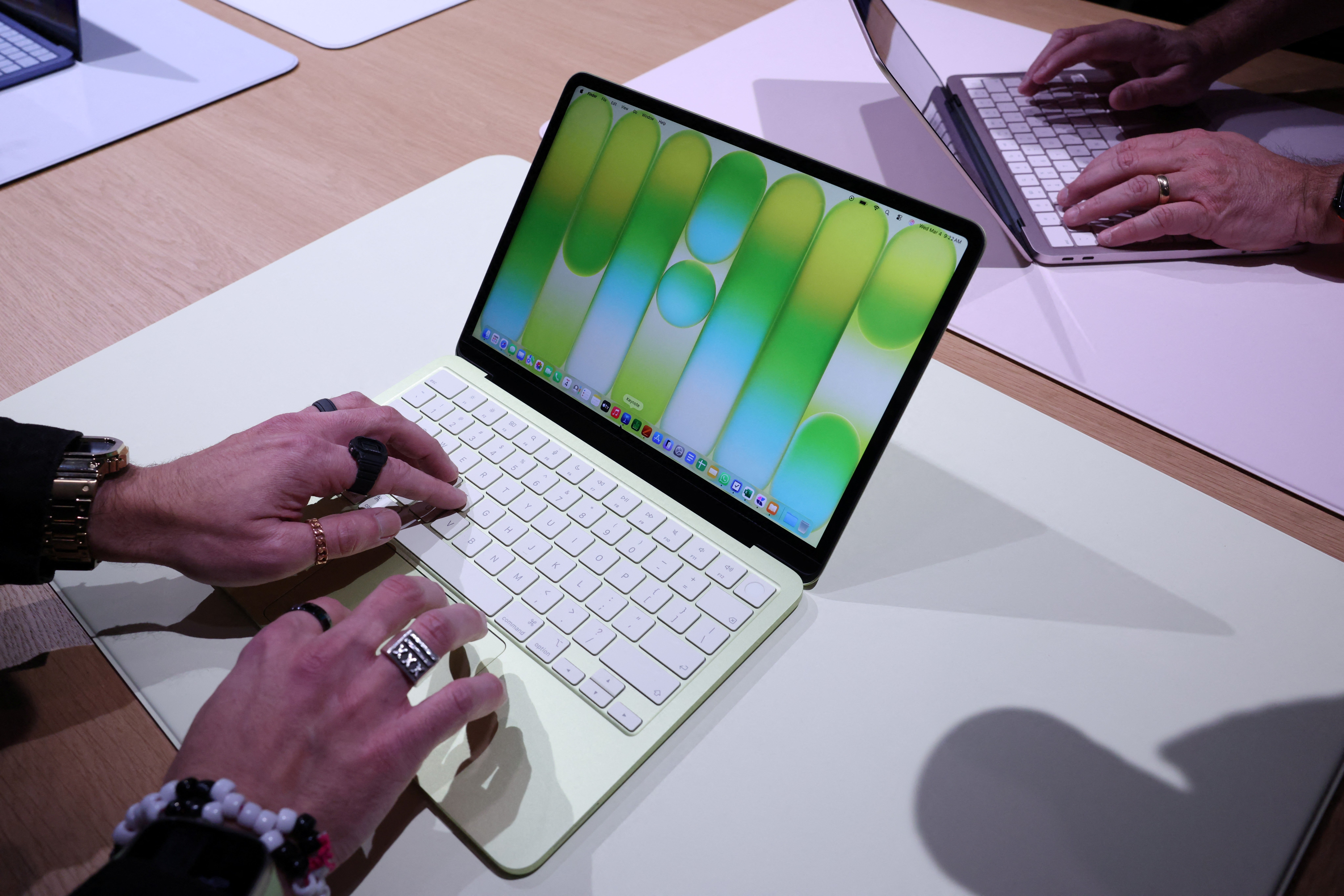 La nueva laptop de 13 pulgadas viene equipada con el chip A18 Pro de Apple y 256 GB de almacenamiento