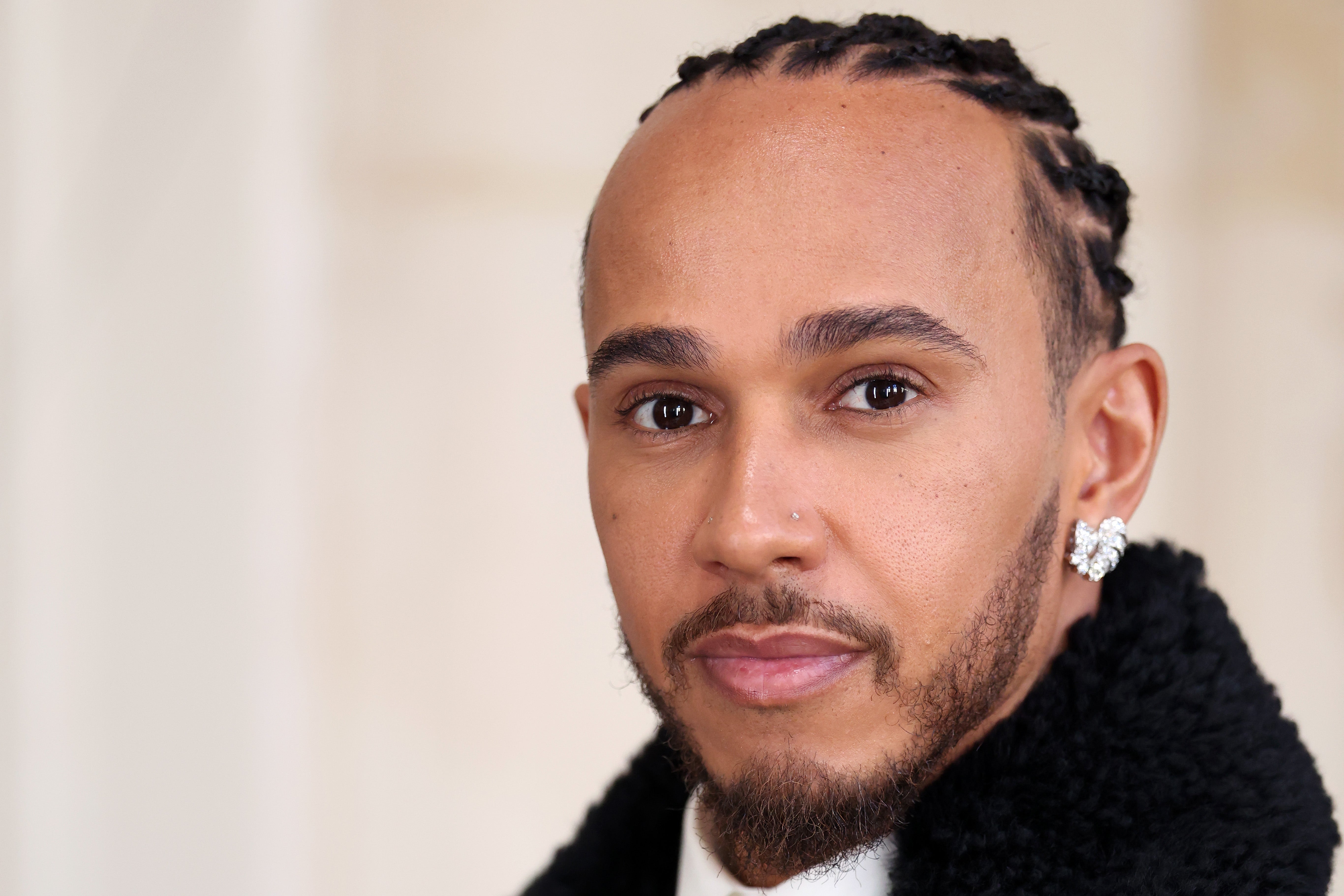 Lewis Hamilton insta a los africanos a “recuperar” su continente en discurso