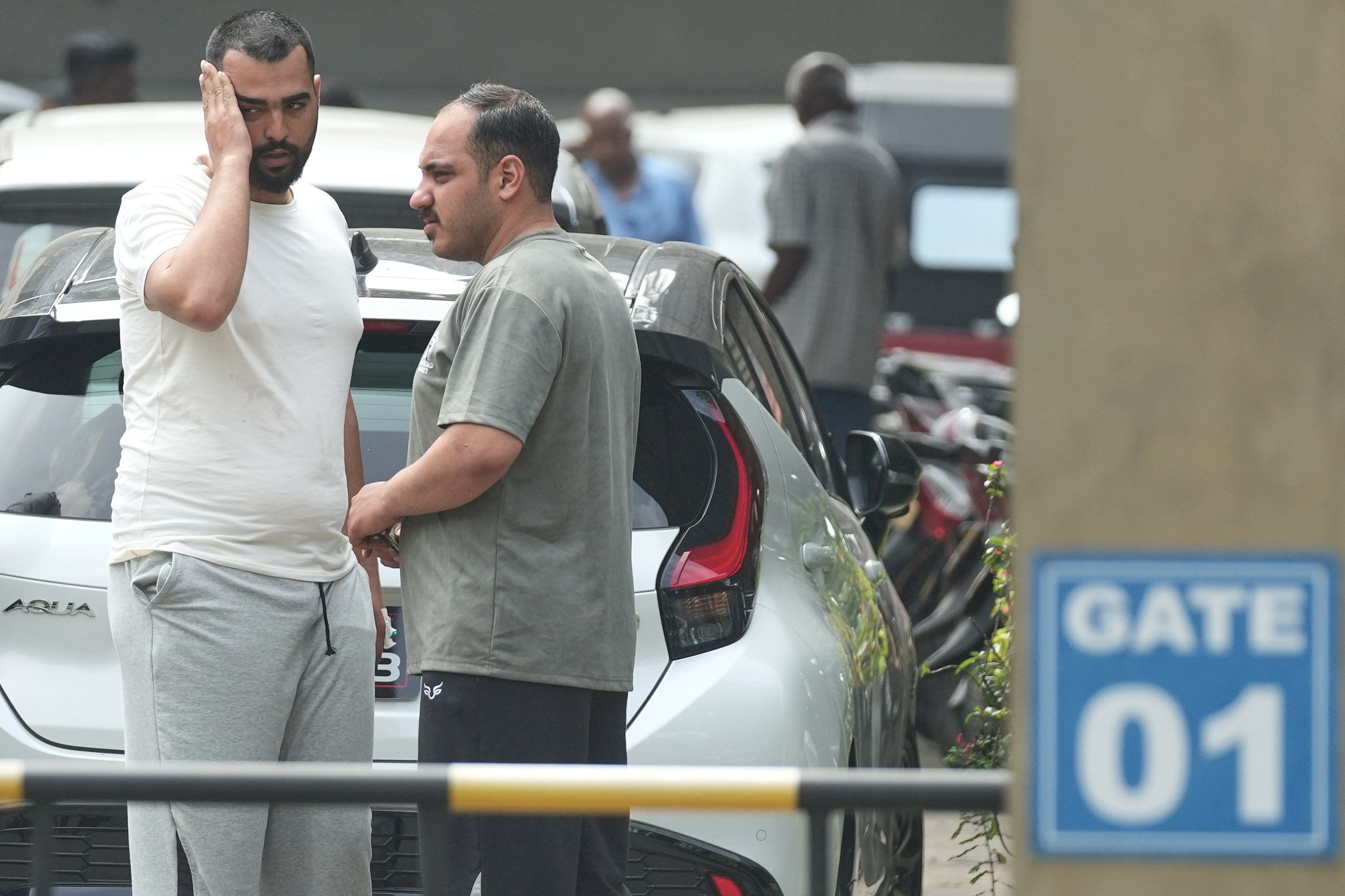 Marineros iraníes rescatados del buque de guerra IRIS 'Dena' por la armada de Sri Lanka