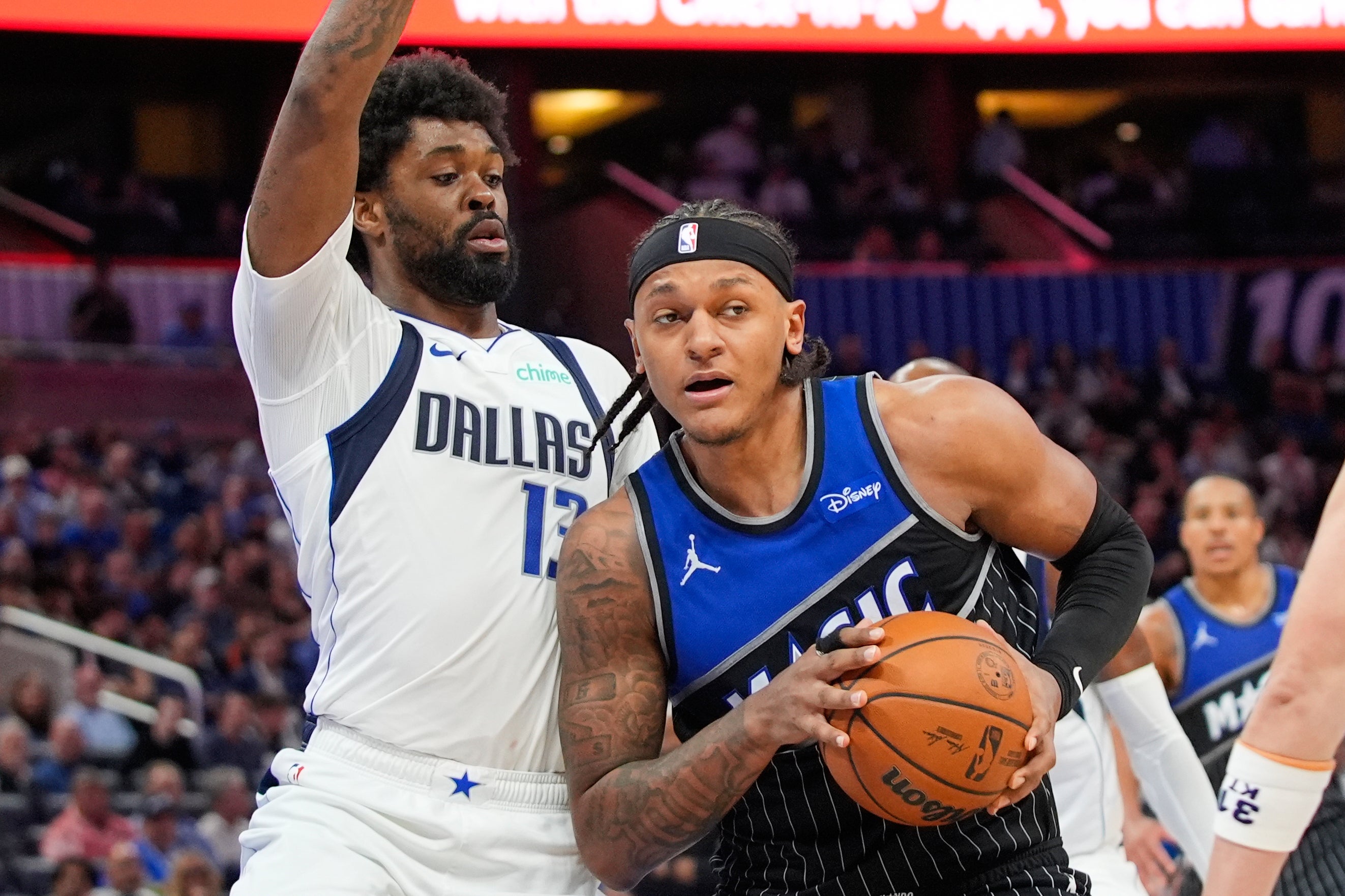 Magic supera 115-114 a Mavericks con volcada final de Wendell Carter Jr. Vuelve Flagg