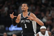 Wembanyama anota 38 puntos y captura 16 rebotes en triunfo de Spurs 121-106 ante Pistons