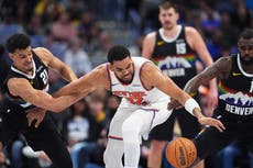 Knicks aplastan 142-103 a Nuggets, que pierden al base Murray por lesión