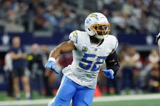 Cazamariscales Khalil Mack acuerda contrato de 1 año y 18 millones con Chargers, de acuerdo a AP