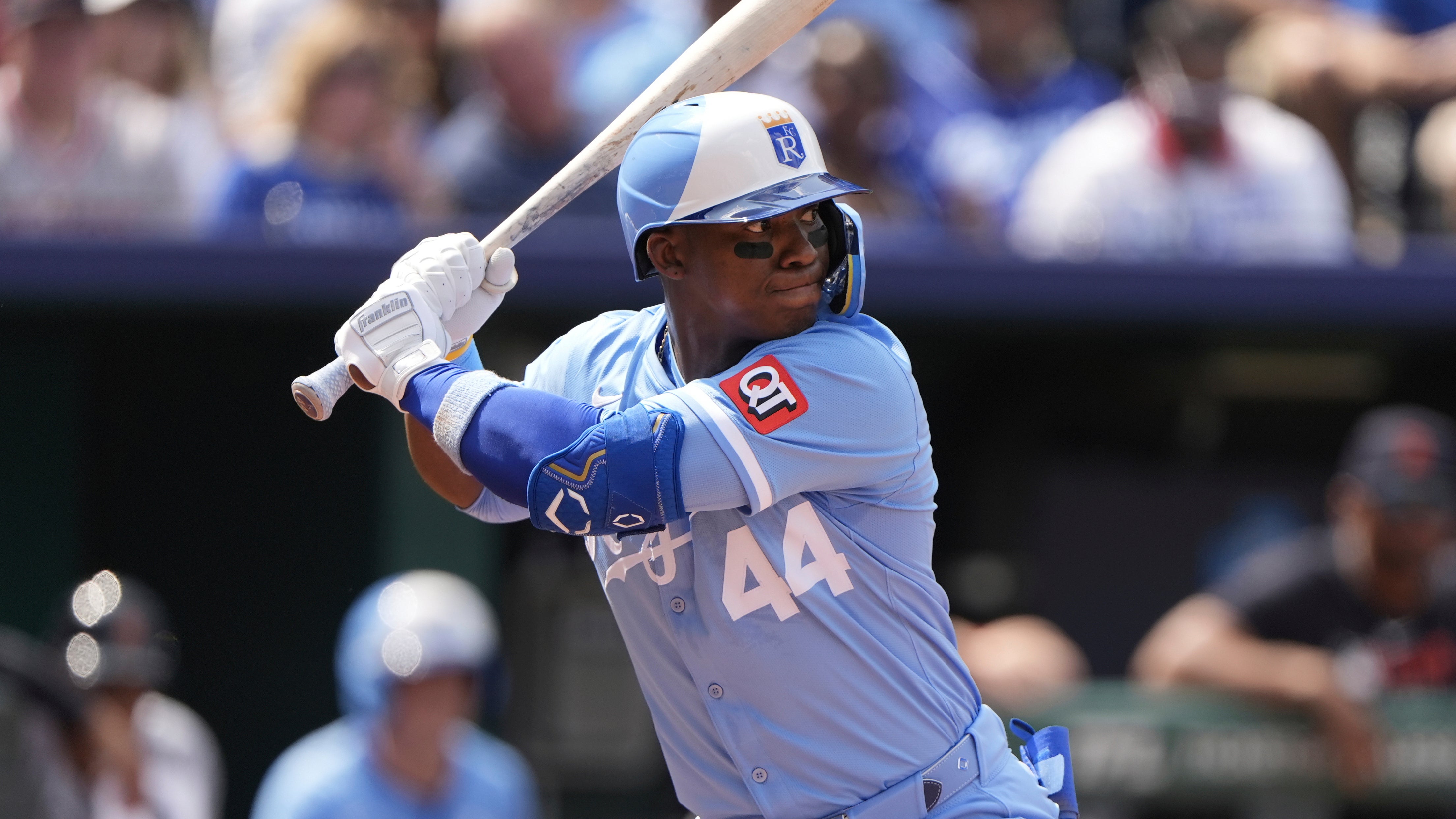 Rangers reclaman al jardinero Dairon Blanco de waivers de los Reales y Montgomery va a la IL