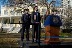Nueva York: Investigan lanzamiento de explosivos en protesta como posible acto de terrorismo