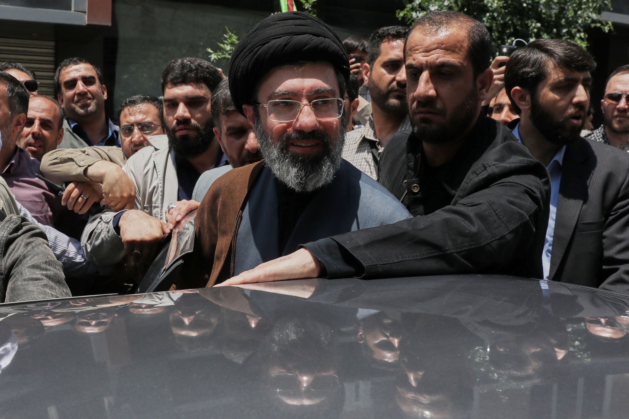 Funcionarios iraníes han nombrado a Mojtaba Khamenei como nuevo líder supremo tras la muerte de su padre