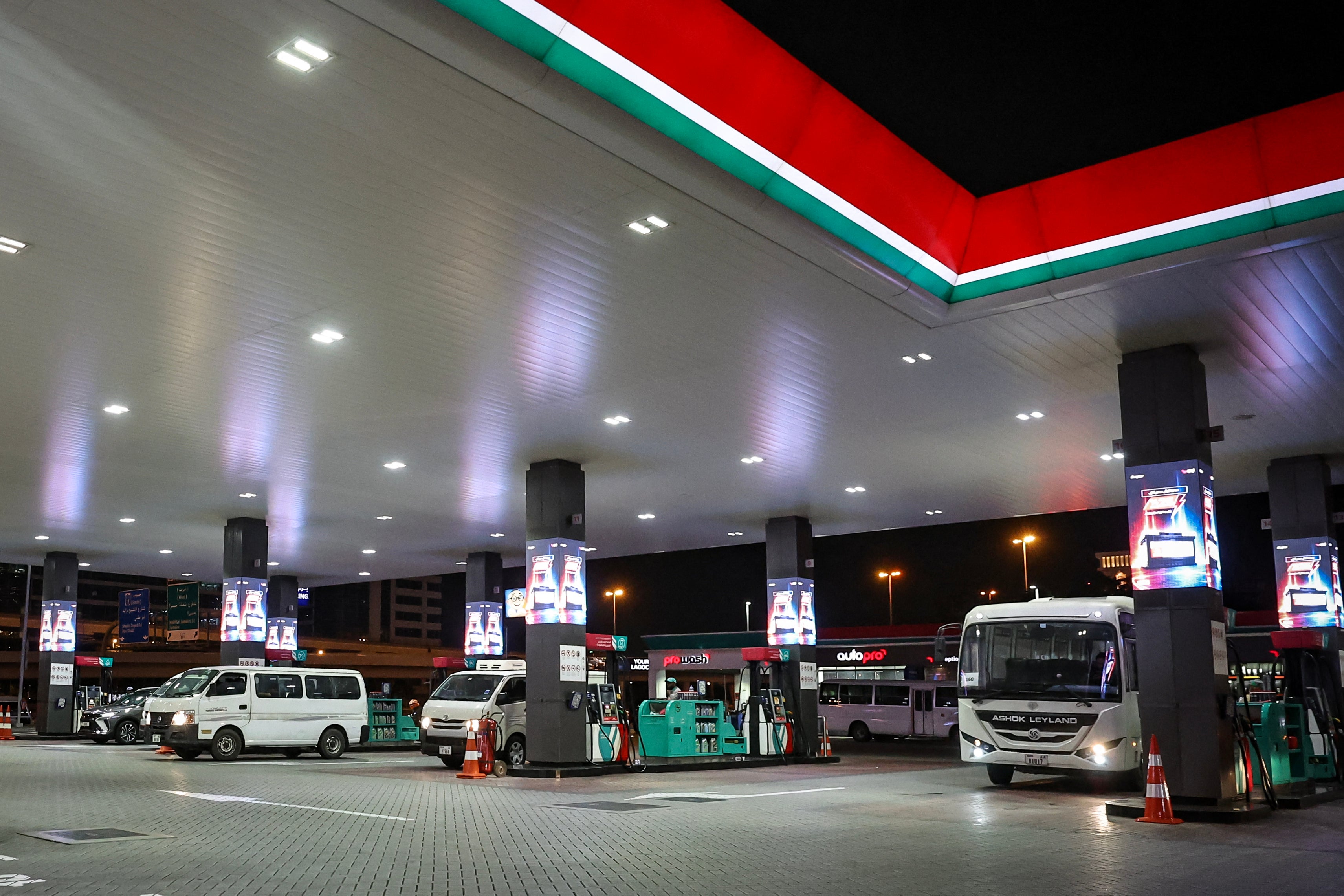 La guerra de Irán provocó que los precios del petróleo se dispararan por encima de los 100 dólares el barril