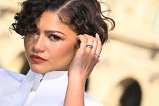 Zendaya apareció con una alianza dorada y avivó rumores de boda con Tom Holland