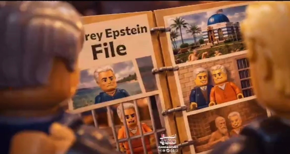 En el extraño video, publicado por la agencia de noticias iraní Tasnim, Trump y Netanyahu aparecen de pie junto a un Satanás de Lego y mirando una carpeta titulada: “Expediente Jeffrey Epstein”