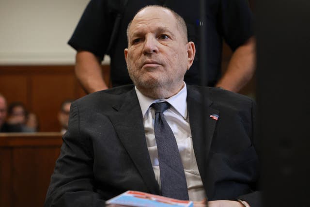 <p>Harvey Weinstein concedió recientemente una entrevista desde la prisión de la Isla Rikers, en Nueva York, EE. UU.</p>