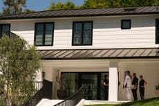 Mujer comparece por primera vez ante tribunal tras disparos en casa de Rihanna