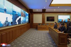 Mandatario norcoreano Kim Jong Un observa pruebas de misiles de crucero con su hija