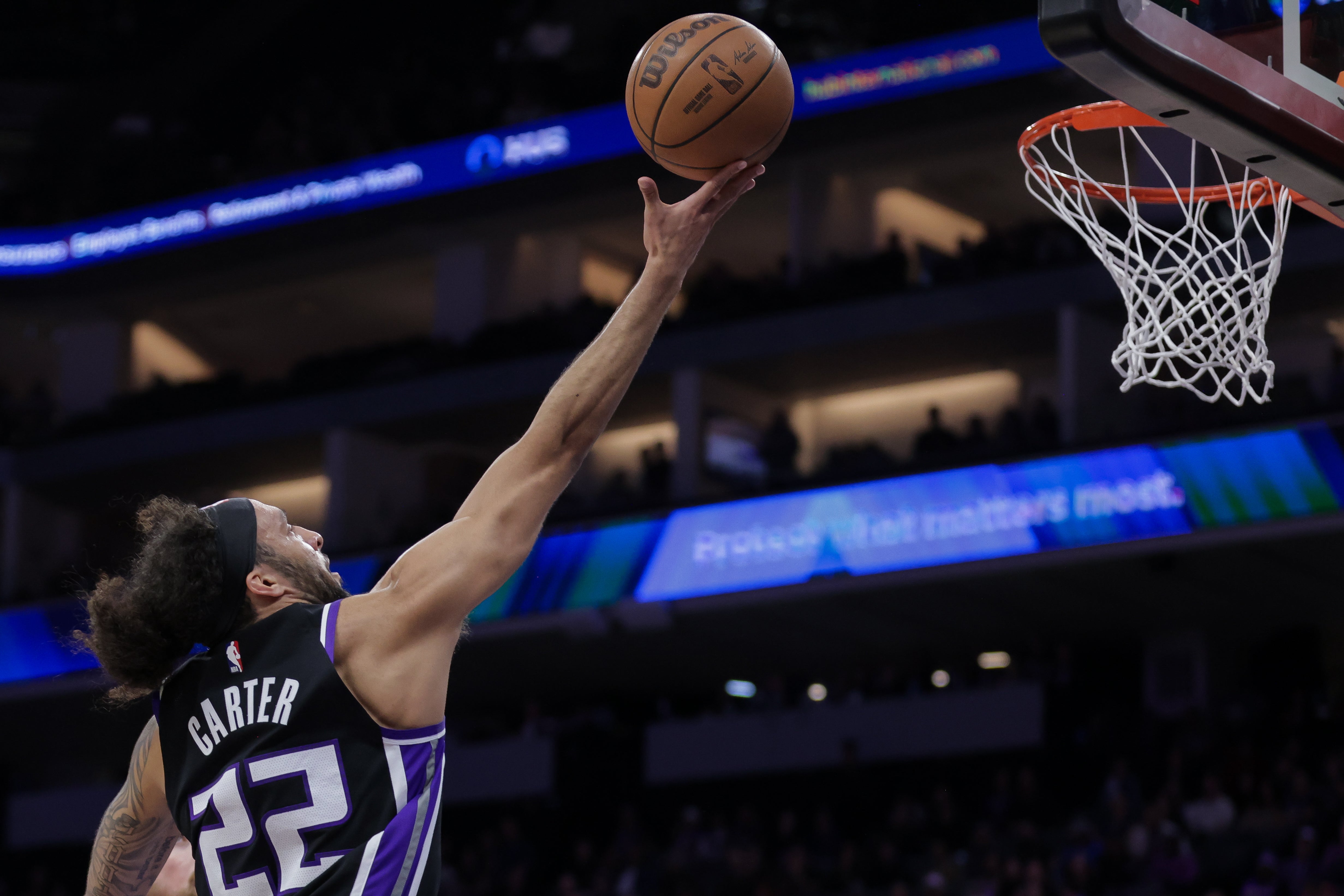 Carter logra récord personal de 24 puntos y guía a Kings a remontada y triunfo 114-109 ante Pacers