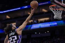 Carter logra récord personal de 24 puntos y guía a Kings a remontada y triunfo 114-109 ante Pacers