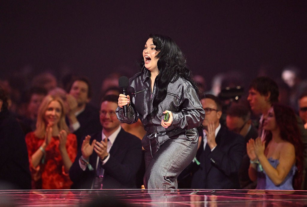 Young ganó un Grammy y un Brit Award en febrero