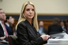 Pam Bondi debió trasladarse a una base militar tras recibir amenazas