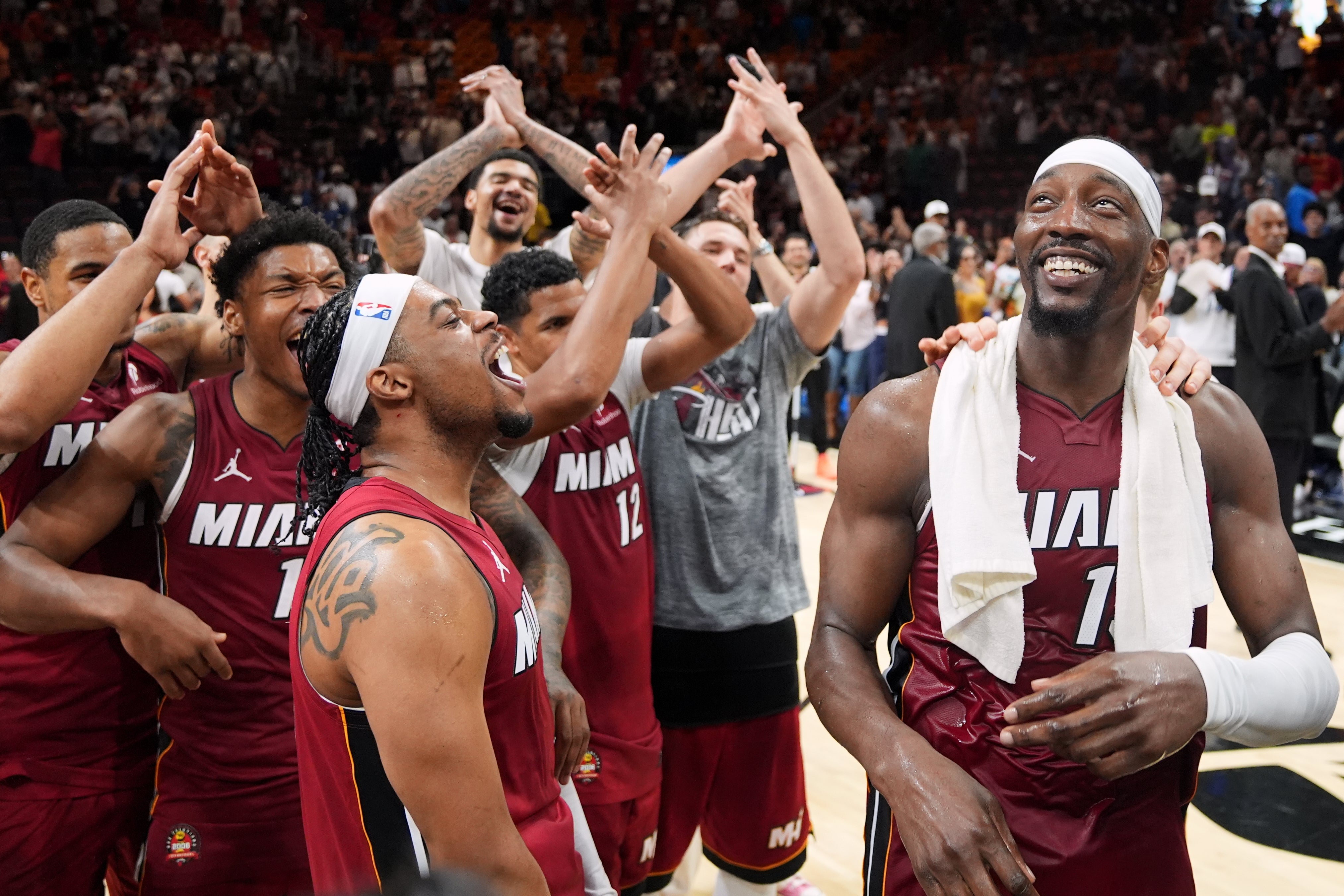 Noche histórica para Bam Adebayo y el Heat de Miami, celebrada por algunos y cuestionada por otros