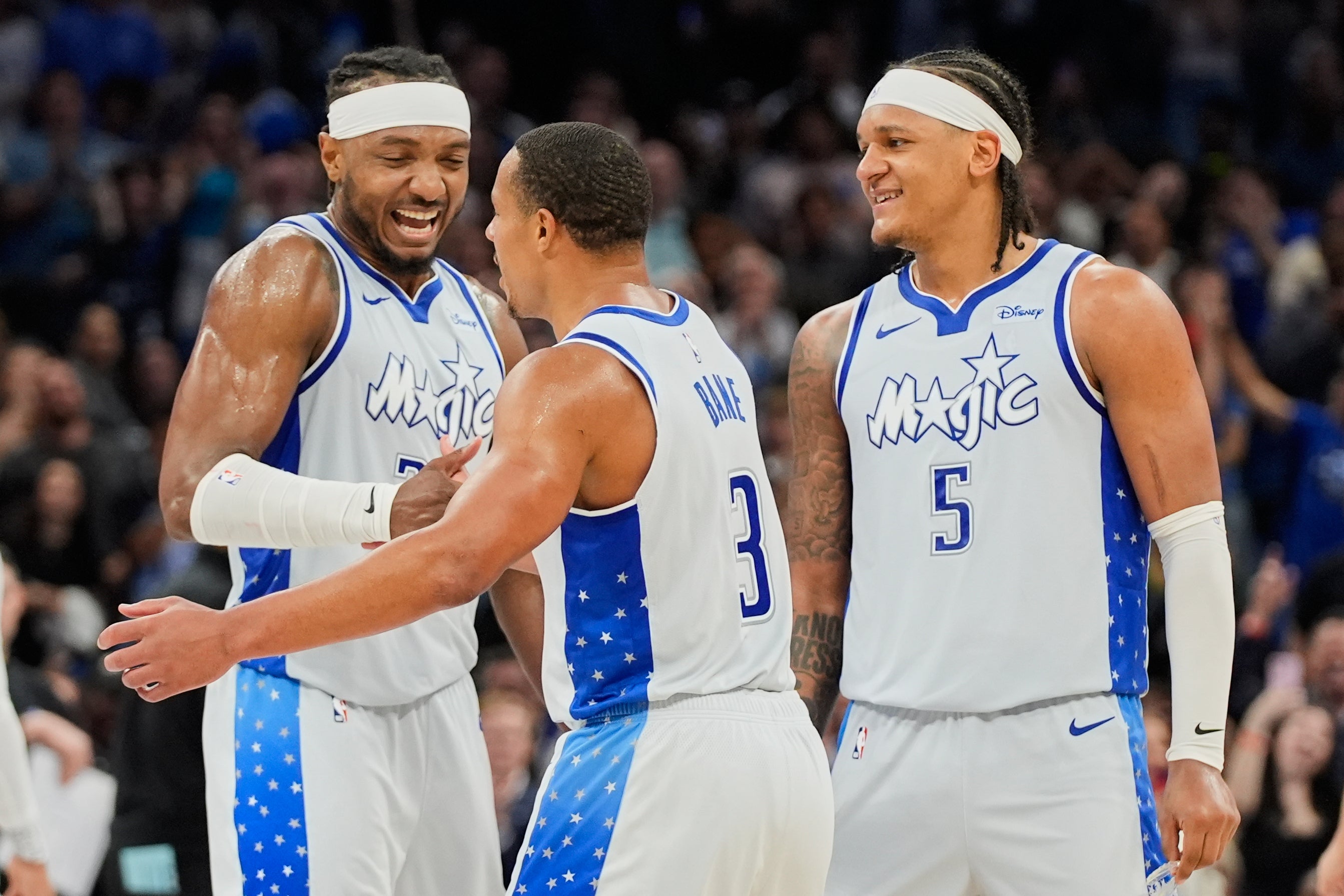 Desmond Bane anota 35 puntos y ayuda al Magic a vencer a Cavaliers por 128-122