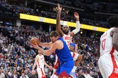 Jokic logra su 25to triple-doble de la temporada; Nuggets aplastan a Rockets por 129-93