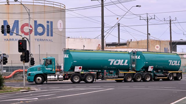 <p>La decisión tomada por unanimidad por los 33 países miembros de la IEA este 12 de marzo implica la mayor liberación de reservas de petróleo de su historia</p>