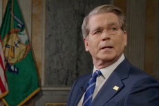 Trump convoca al secretario del Tesoro a la “sala de crisis” en plena entrevista