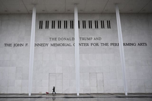<p>Trump ha sugerido que los cambios en el Kennedy Center podrían ser tan drásticos que el acero que sostiene la estructura podría quedar “totalmente expuesto”</p>