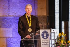 Destacada opositora bielorrusa recoge premio que le otorgaron cuando estaba presa