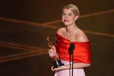 Jessie Buckley gana el Oscar a mejor actriz por su emotiva actuación en "Hamnet"