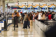 Aeropuertos de EE. UU. podrían ser clausurados debido al cierre del DHS, advierten