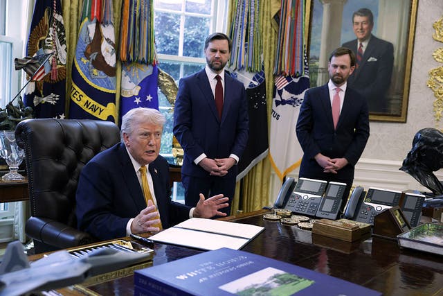 <p>Donald Trump advierte que podría “tomar” Cuba en los próximos días tras concluir ataques contra Irán  </p>