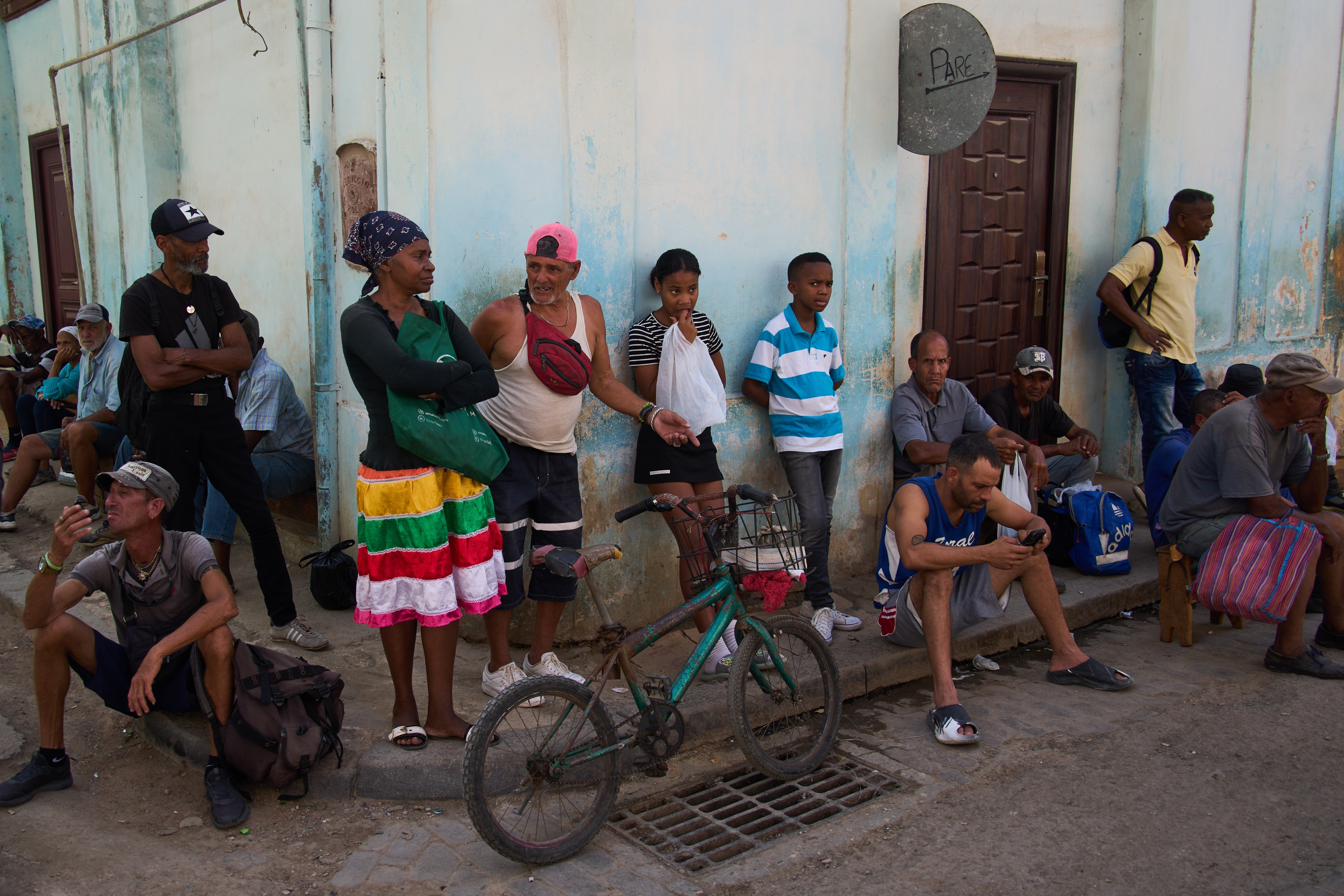 Hacia la noche del lunes, la prensa estatal informó que el servicio había sido restablecido para el 5 % de los residentes de La Habana