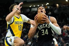Giannis Antetokounmpo, de los Bucks, baja por rodilla hiperextendida y contusión ósea