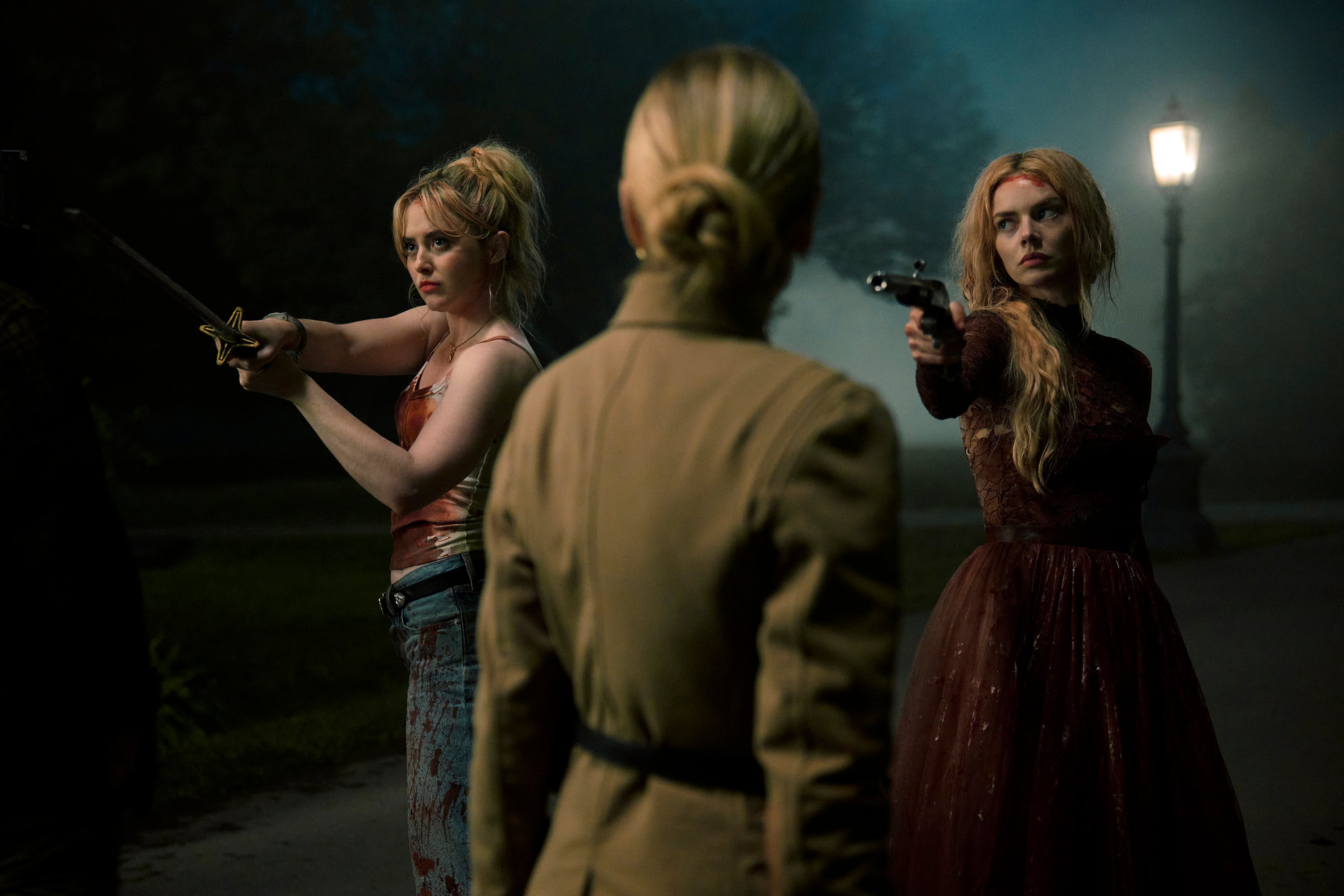 Kathryn Newton, Sarah Michelle Gellar y Samara Weaving en 'Boda sangrienta 2'