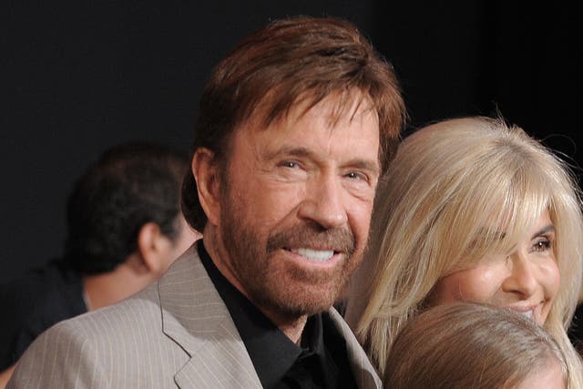 <p>  Chuck Norris en la premiere de ‘Los indestructibles 2’</p>