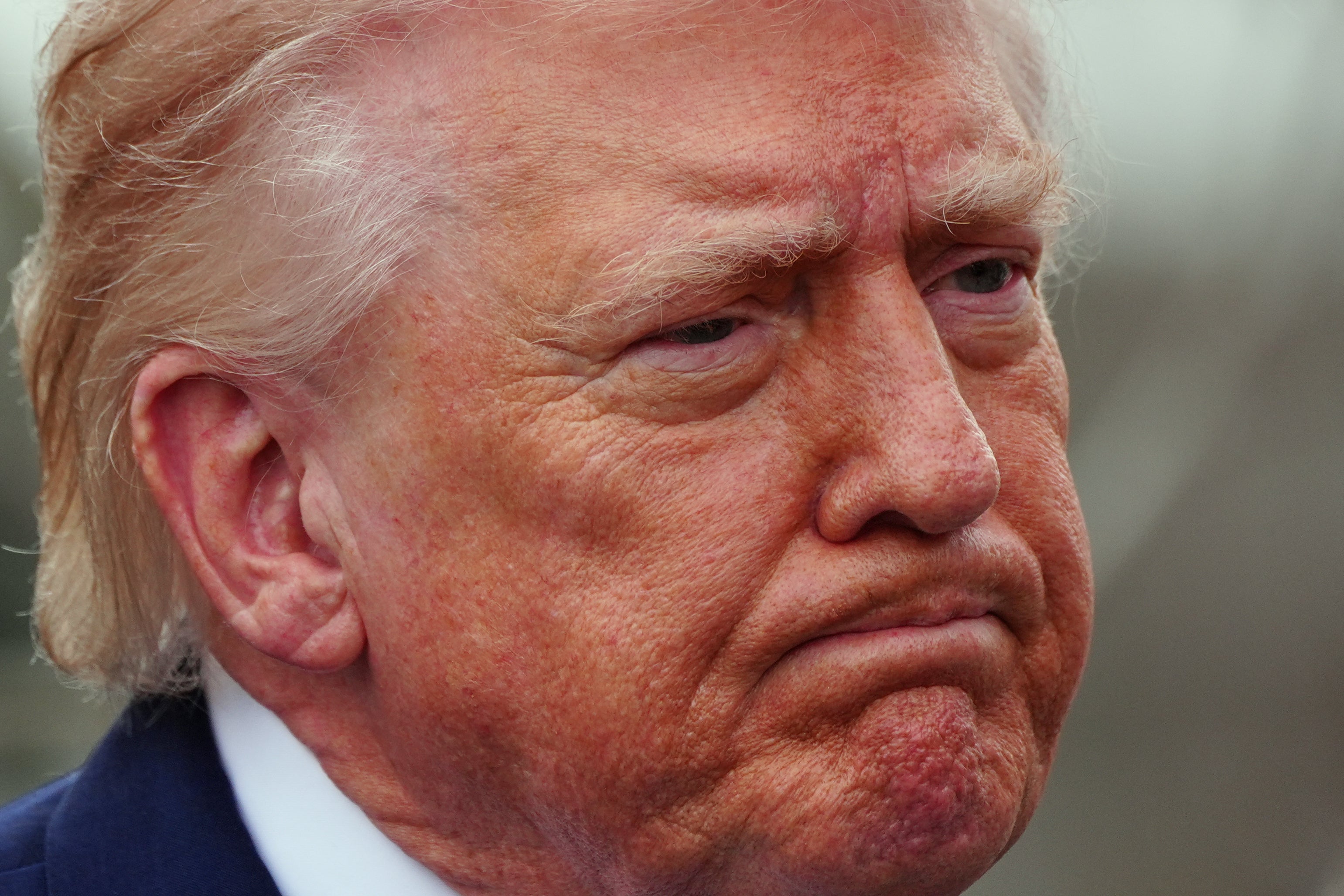 TRUMP-CONTRADICCIONES