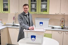 Cierran las urnas en Eslovenia en elección reñida entre liberales y populistas de derecha