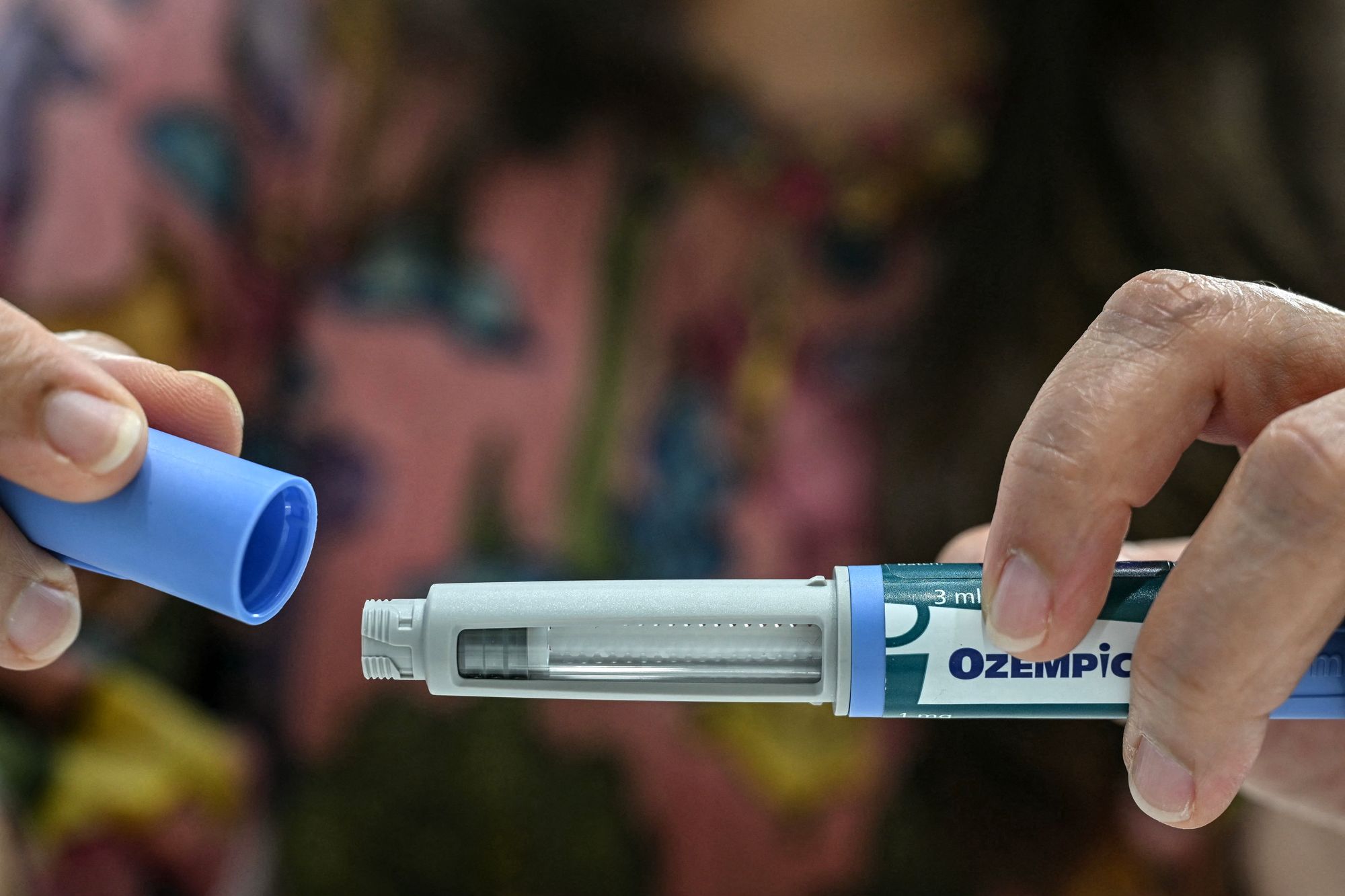 <p>Los científicos están investigando cómo los medicamentos basados en el GLP-1, como Ozempic, podrían no solo suponer un avance revolucionario en el ámbito del metabolismo, sino también alterar la estructura cerebral de algunos pacientes</p>