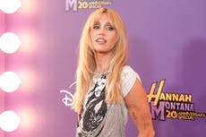 Miley Cyrus vuelve a sus raíces de "Hannah Montana" por especial aniversario