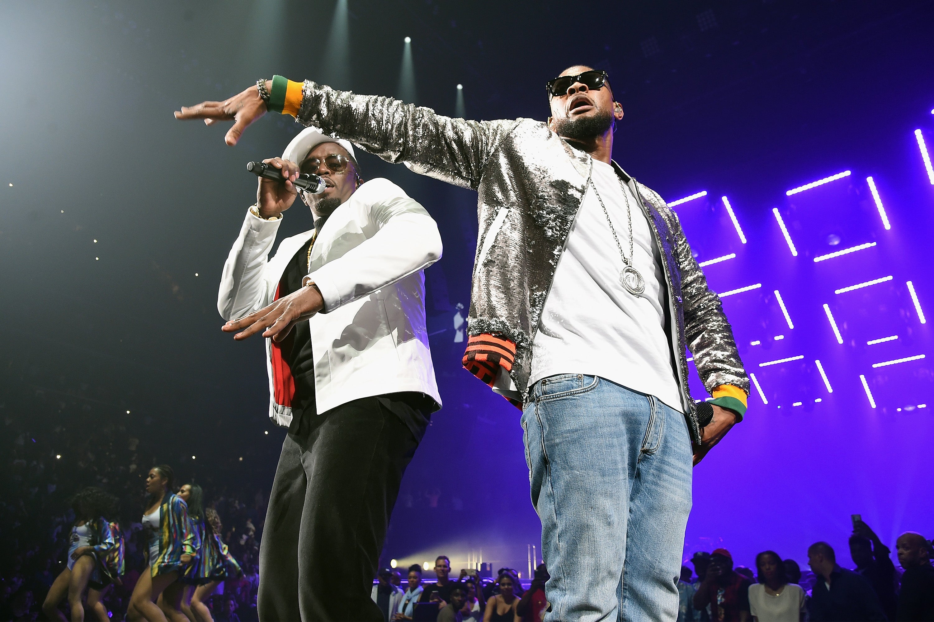 Usher (en la foto junto a Diddy en 2016) defendió el legado de Combs después de que el rapero fuera condenado por delitos relacionados con la prostitución (Getty Images).
